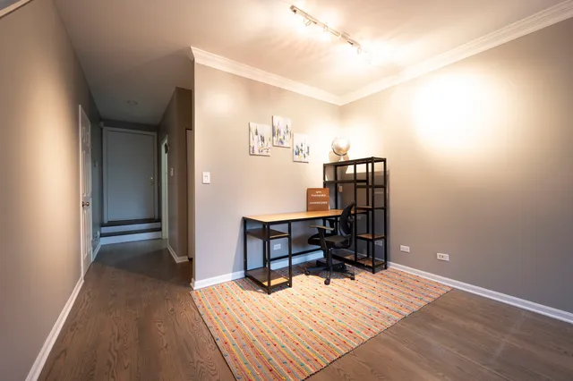 $4,750 | 1214 West School Street, Chicago, IL 60657