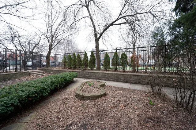 $4,750 | 1214 West School Street, Chicago, IL 60657