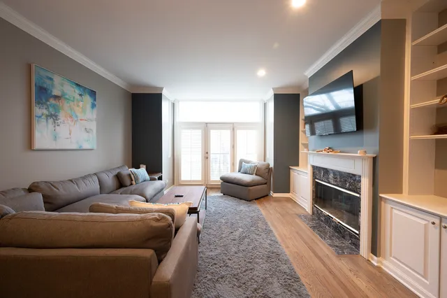 $4,750 | 1214 West School Street, Chicago, IL 60657