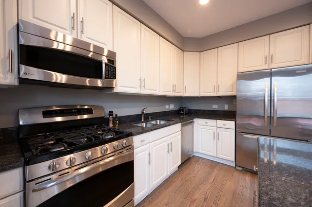 $4,750 | 1214 West School Street, Chicago, IL 60657