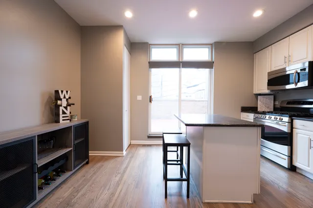 $4,750 | 1214 West School Street, Chicago, IL 60657