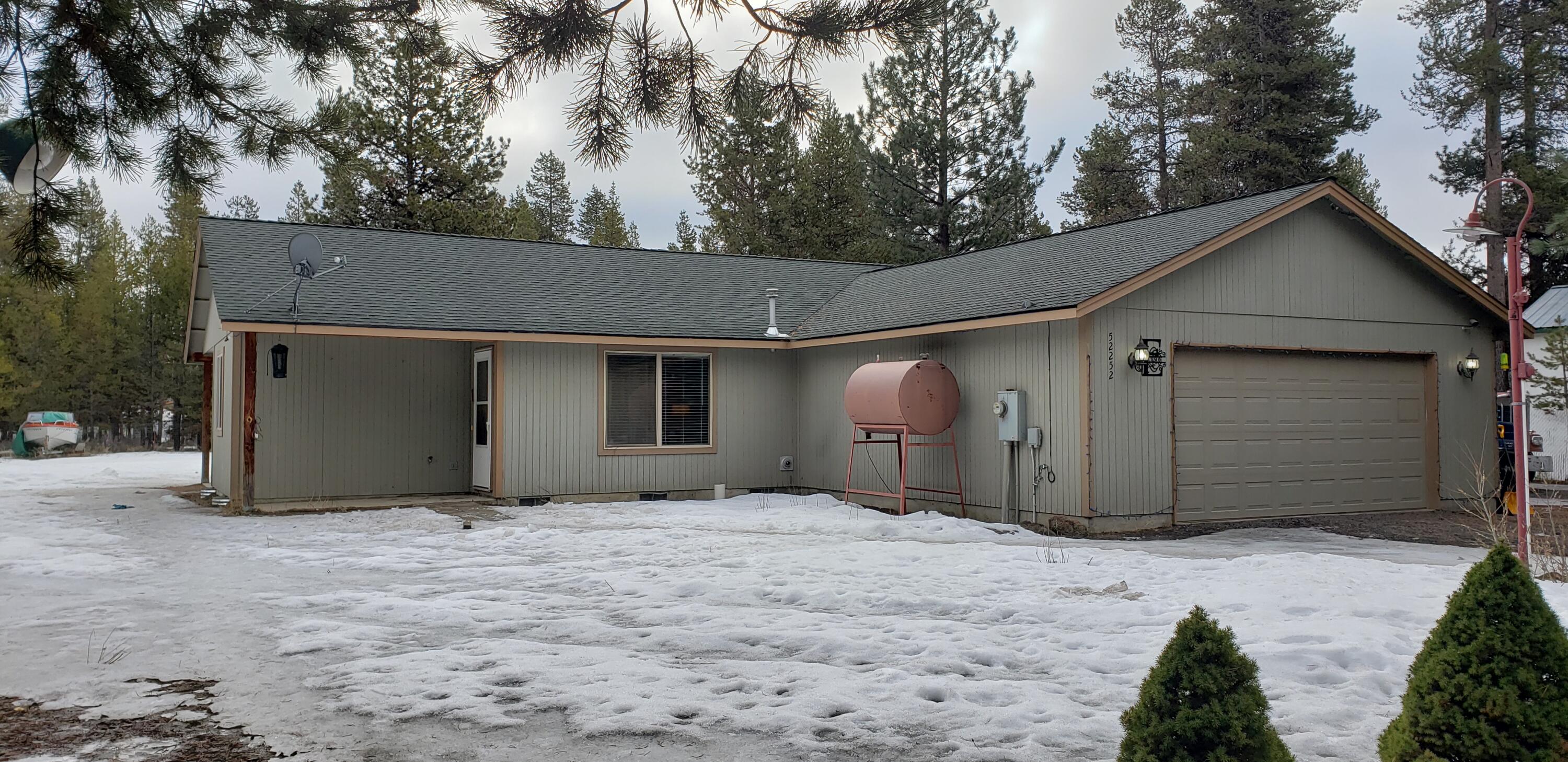 52252 Stearns Road La Pine, OR 97739 - Photo 1 of 18 Front yard