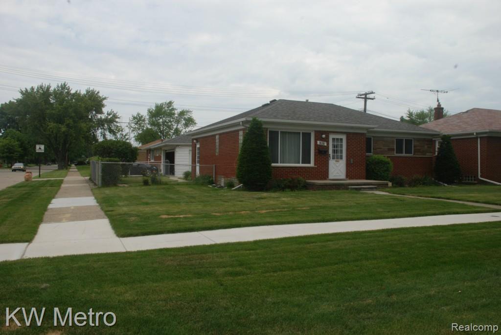19301 Stephens Road Eastpointe, MI 48021 - Photo 38 of 38 DSC_0103.jpg