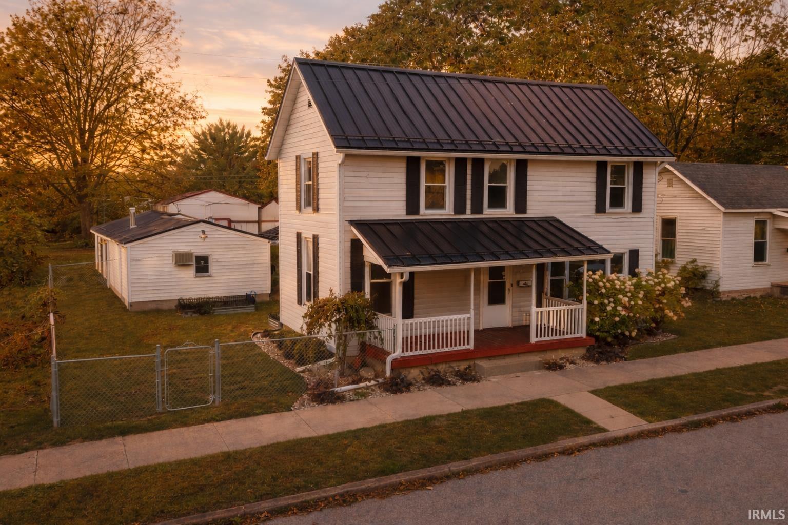 472 Delaware Street Wabash, IN 46992 - Photo 2 of 27