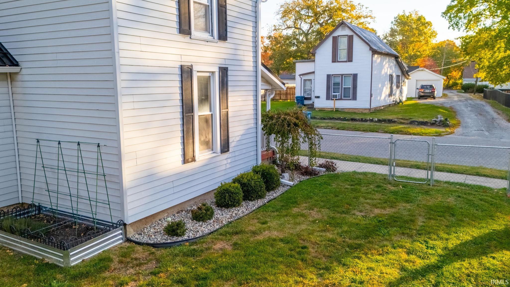 472 Delaware Street Wabash, IN 46992 - Photo 3 of 27