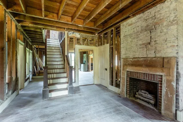 a view of a storage & utility room