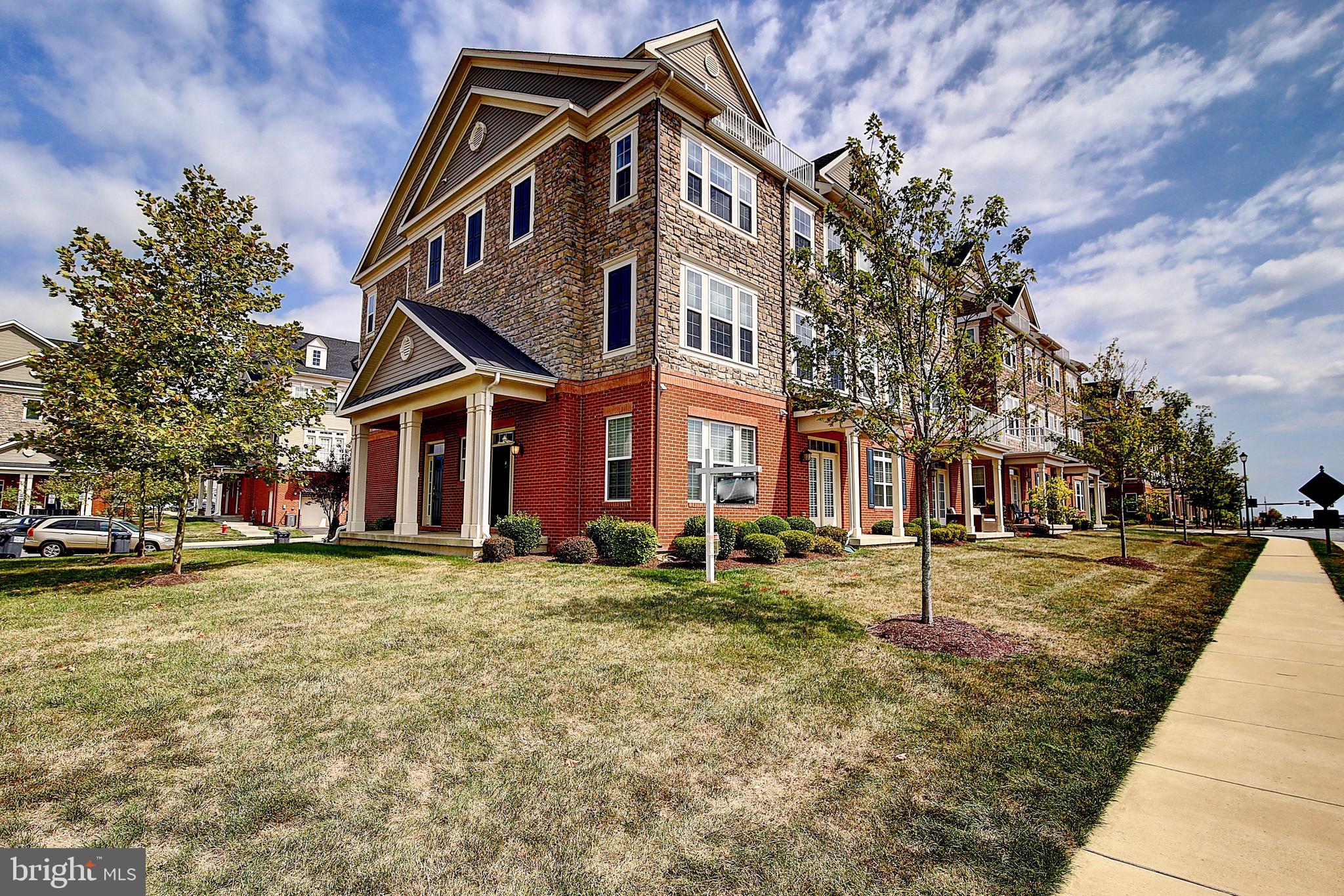 42585 Sunset Ridge Square Ashburn, VA 20148 - Photo 1 of 36 Gallery Image 1