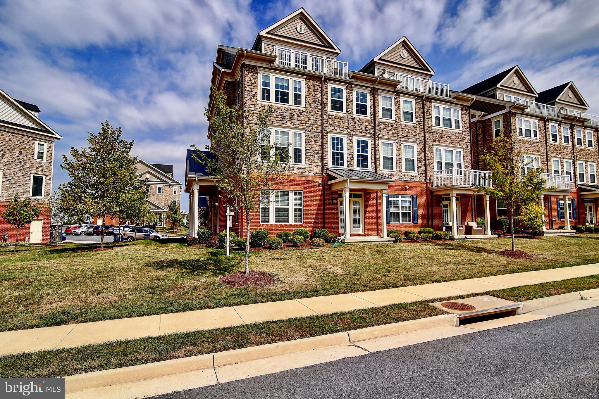 42585 Sunset Ridge Square Ashburn, VA 20148 - Photo 2 of 36 Gallery Image 2