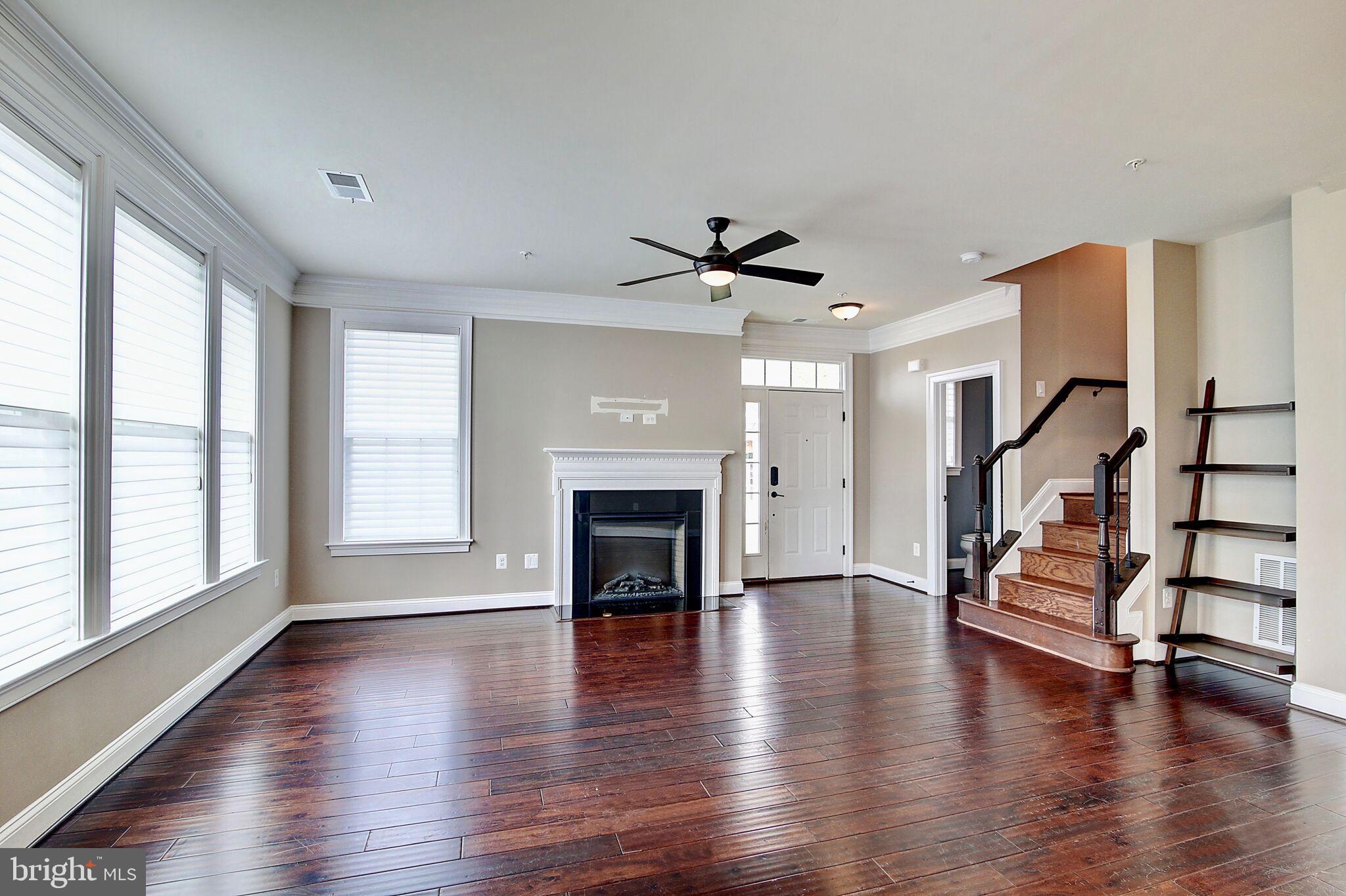 42585 Sunset Ridge Square Ashburn, VA 20148 - Photo 3 of 36 Gallery Image 3