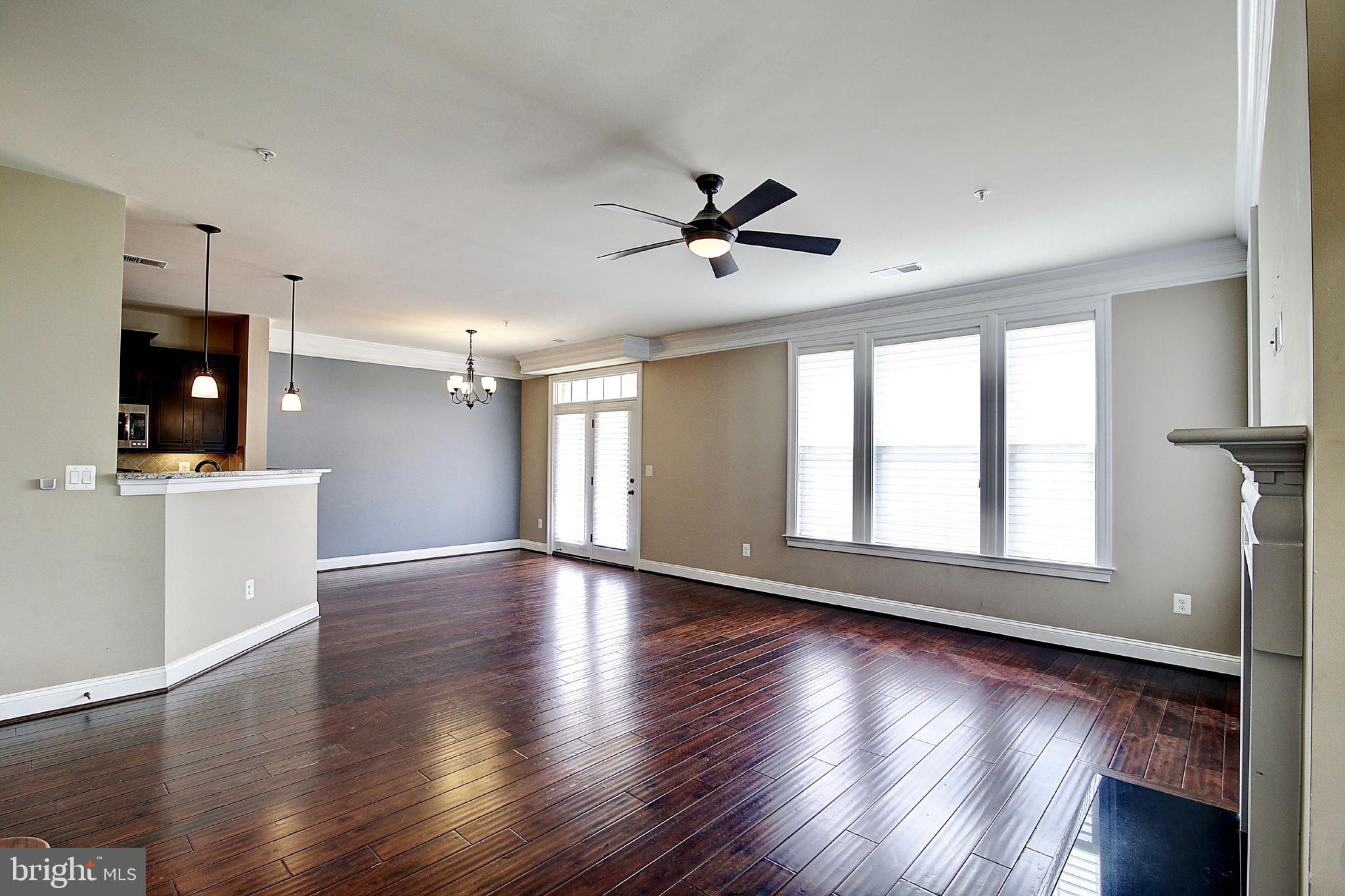 42585 Sunset Ridge Square Ashburn, VA 20148 - Photo 4 of 36 Gallery Image 4