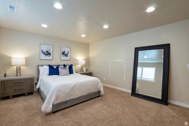 577 South Ridge Top Lane East North Salt Lake, UT 84054 - Photo 31 of 57 Large lower-level bedroom with generous proportions and abundant natural light.
