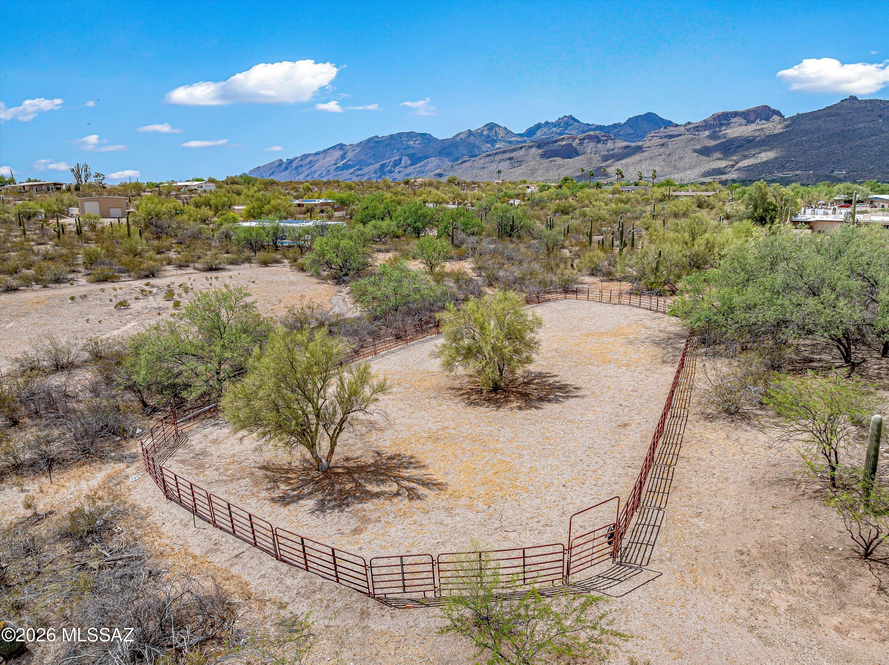 10961 East Roger Road Tucson, AZ 85749 - Photo 11 of 45 Large arena is approx. 8000 sq ft (154L x 67W)