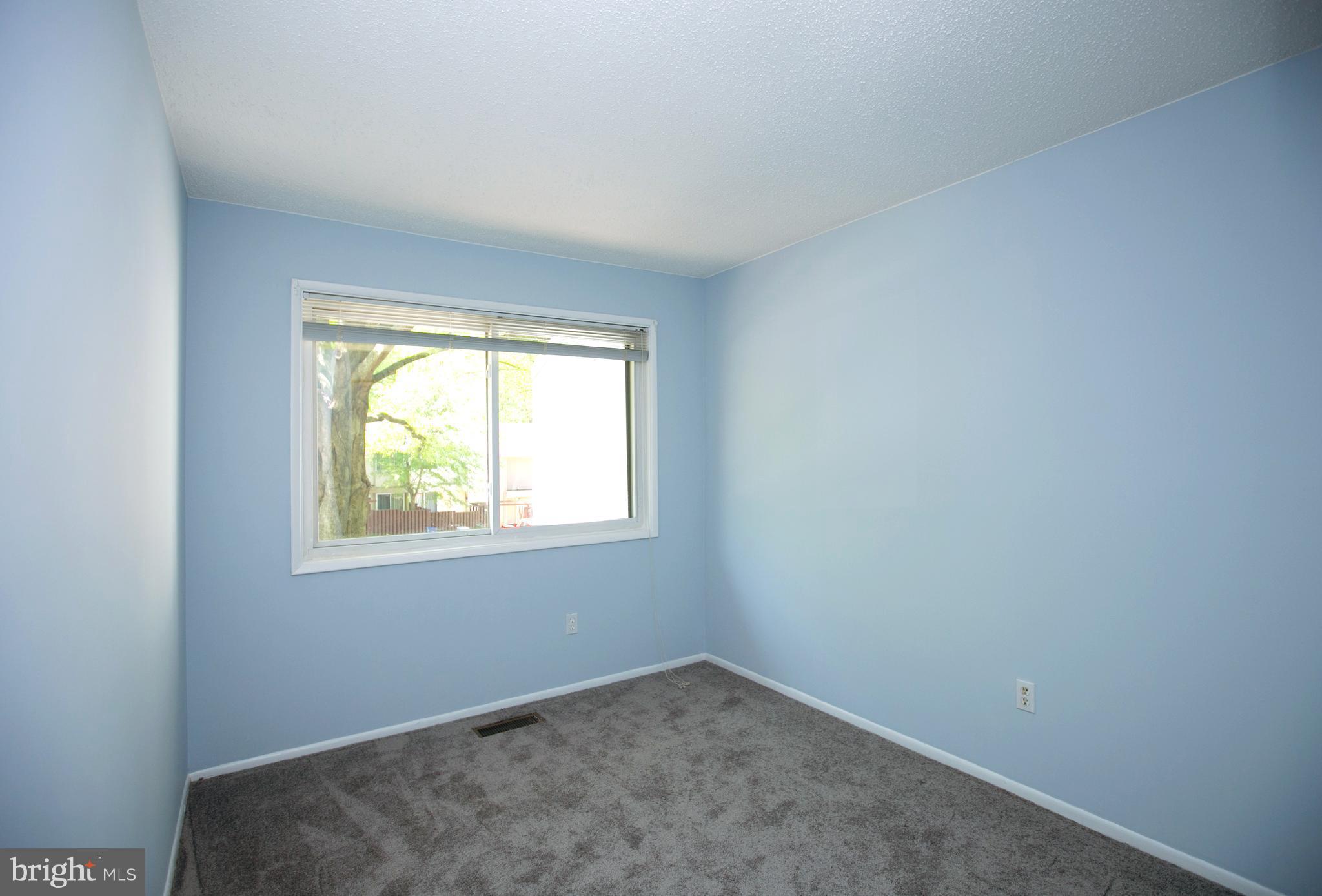 2330 Southgate Square Reston, VA 20191 - Photo 15 of 28 an empty room with a window