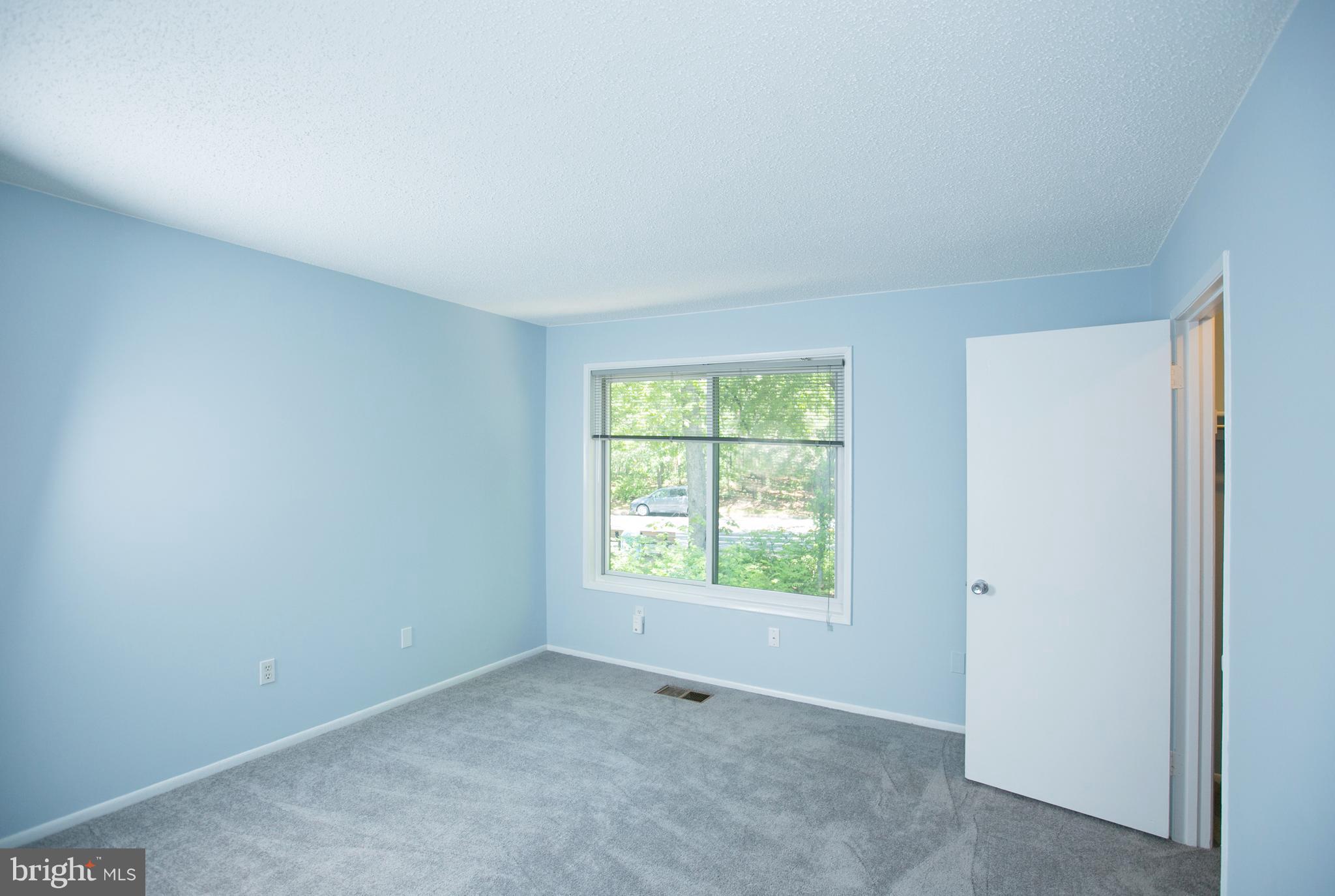 2330 Southgate Square Reston, VA 20191 - Photo 17 of 28 an empty room with windows