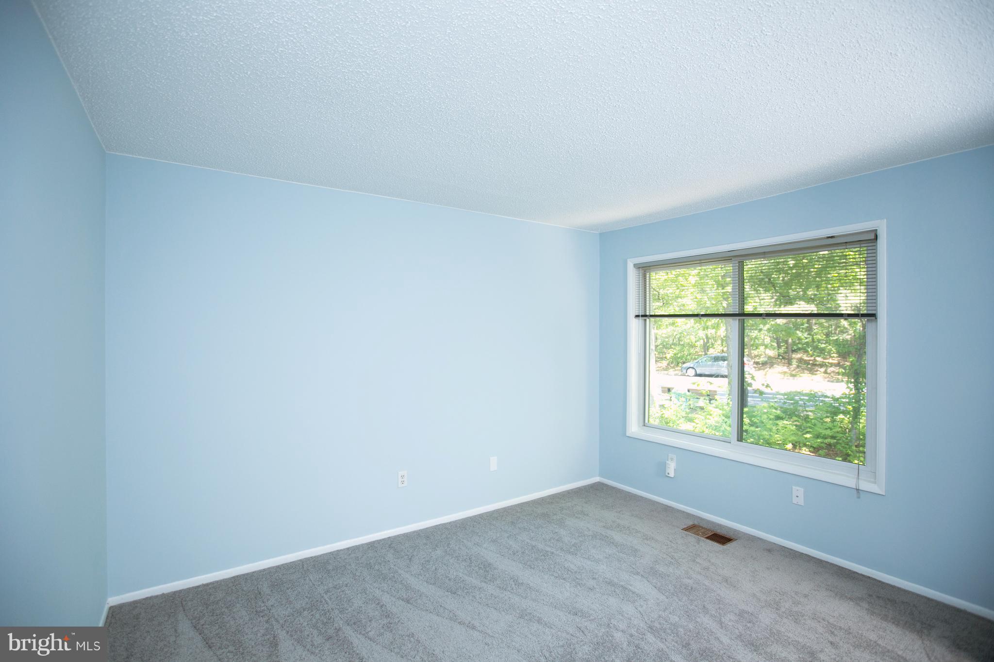 2330 Southgate Square Reston, VA 20191 - Photo 18 of 28 an empty room with a window