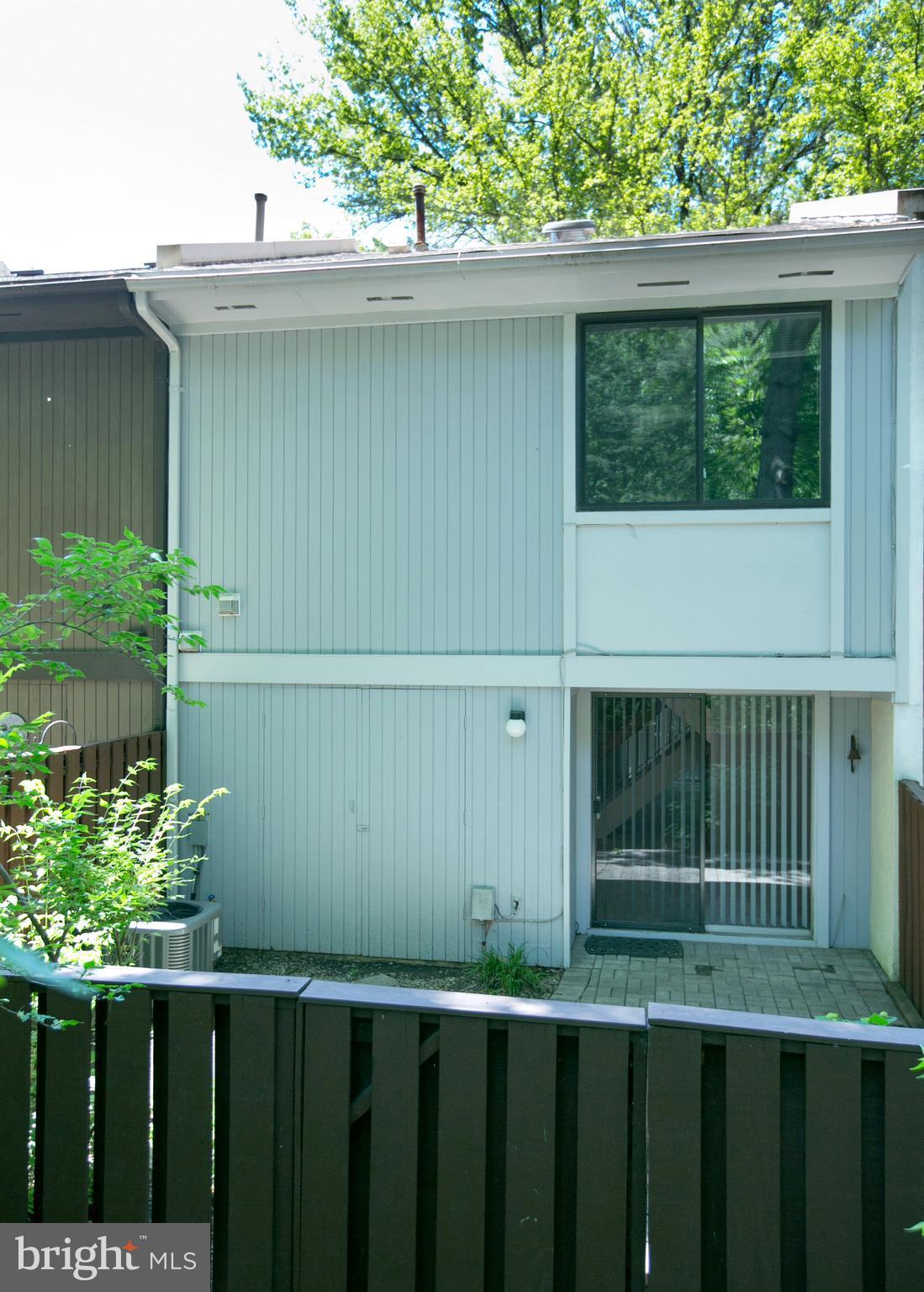 2330 Southgate Square Reston, VA 20191 - Photo 26 of 28 a house view with a garden space