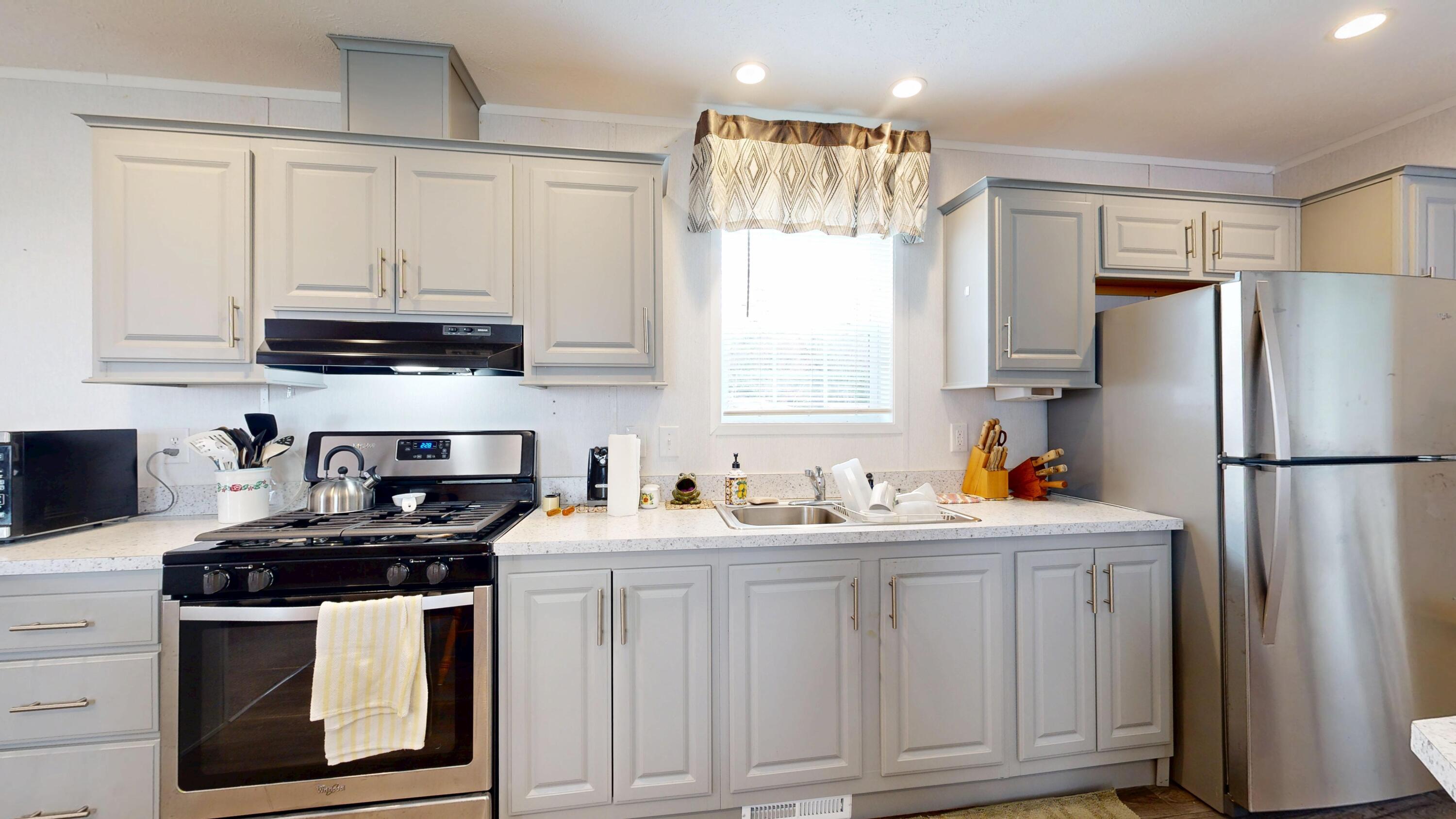 4 Sheldon Place Lewiston, ME 04240 - Photo 13 of 31 Kitchen
