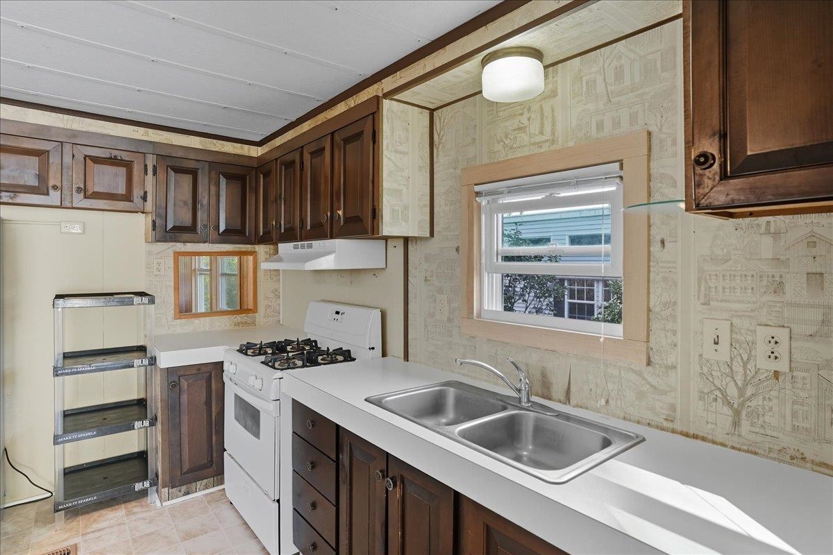 278 Penny Lane Shelburne, VT 05482 - Photo 8 of 32