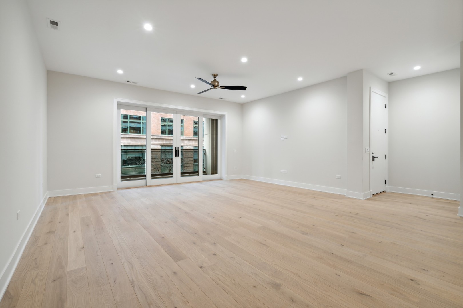 232 South Green Street, Unit 3S Chicago, IL 60607 - Photo 8 of 23 a view of an empty room with a window