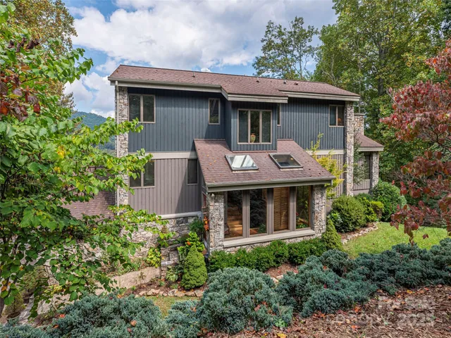 $949,000 | 89 Patton Park Drive, Waynesville, NC 28785
