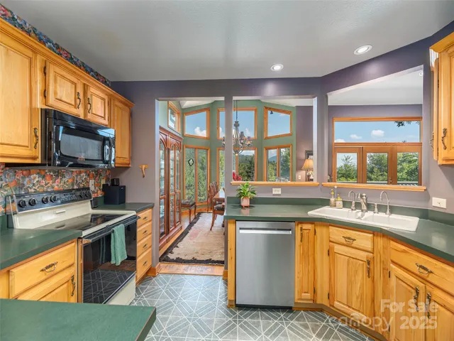 $949,000 | 89 Patton Park Drive, Waynesville, NC 28785