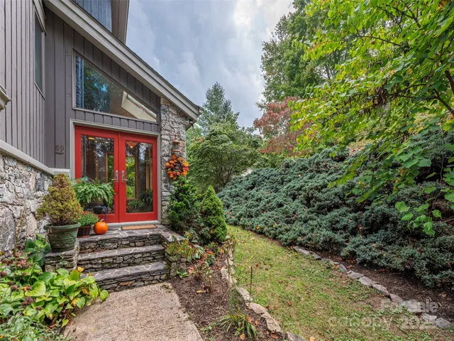 $949,000 | 89 Patton Park Drive, Waynesville, NC 28785