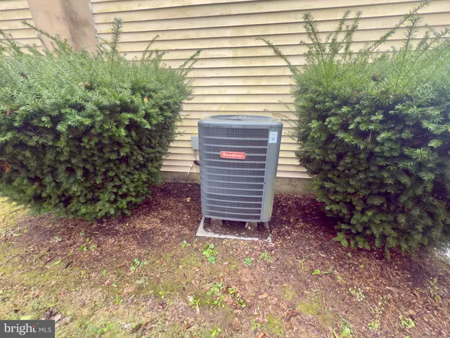 a view of a pathway of a house