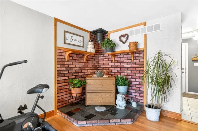 a view of entryway with a potted plant