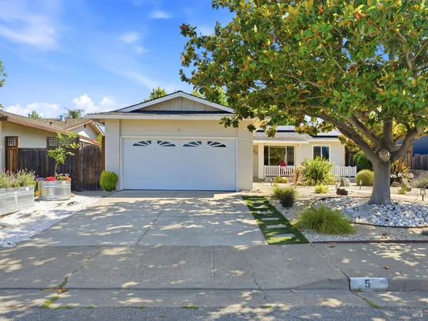 $765,000 | 5 Eastside Circle, Petaluma, CA 94954