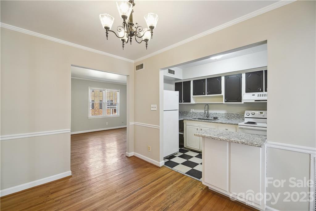 914 McAlway Road Charlotte, NC 28211 - Photo 13 of 44 a kitchen with granite countertop a stove cabinets and wooden floor