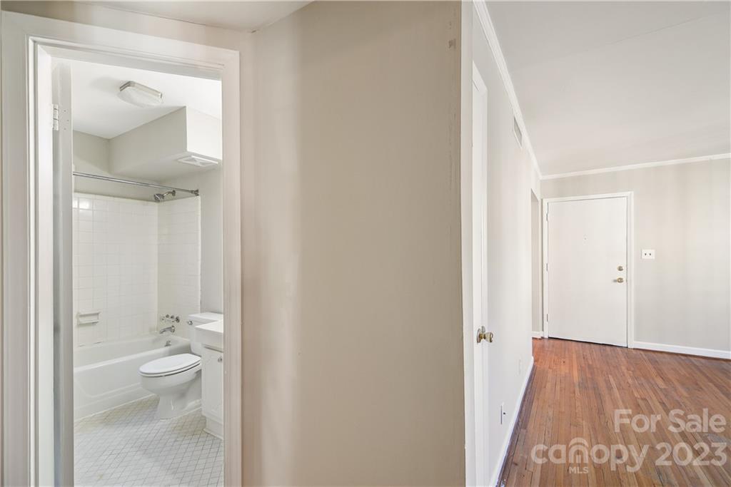 914 McAlway Road Charlotte, NC 28211 - Photo 21 of 44 a bathroom with a toilet