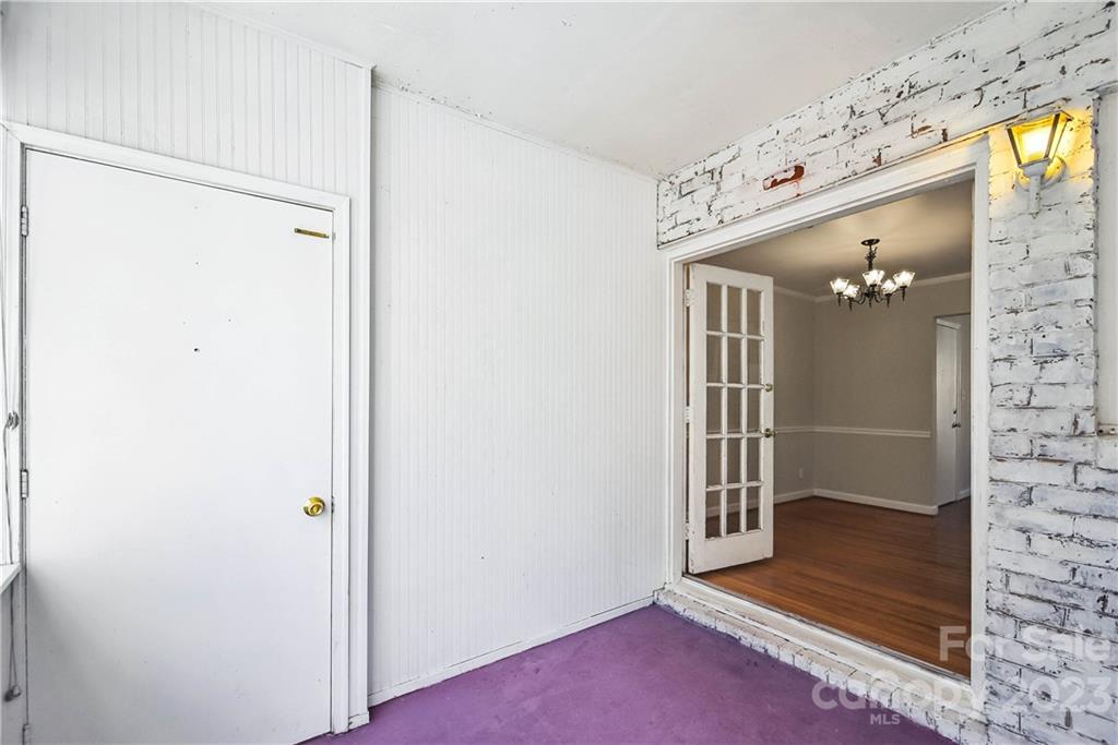 914 McAlway Road Charlotte, NC 28211 - Photo 33 of 44 a view of a hallway with wooden floor and cabinet