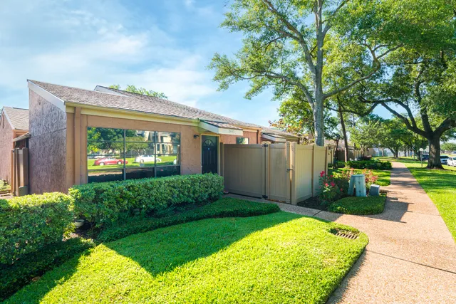 a view of a garden with a fountain