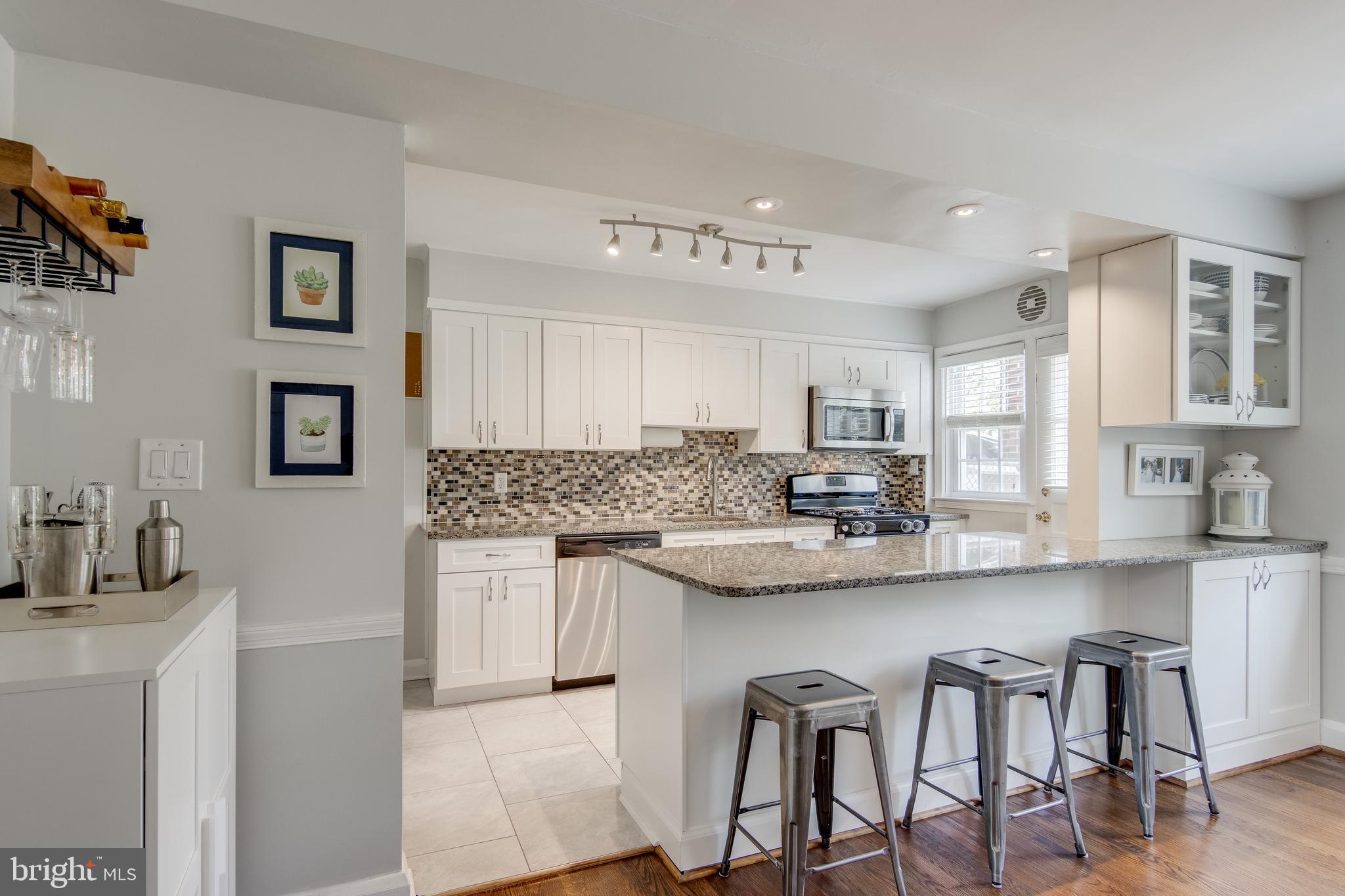 7136 Heathfield Road Baltimore, MD 21212 - Photo 11 of 44 Outstanding renovated kitchen
