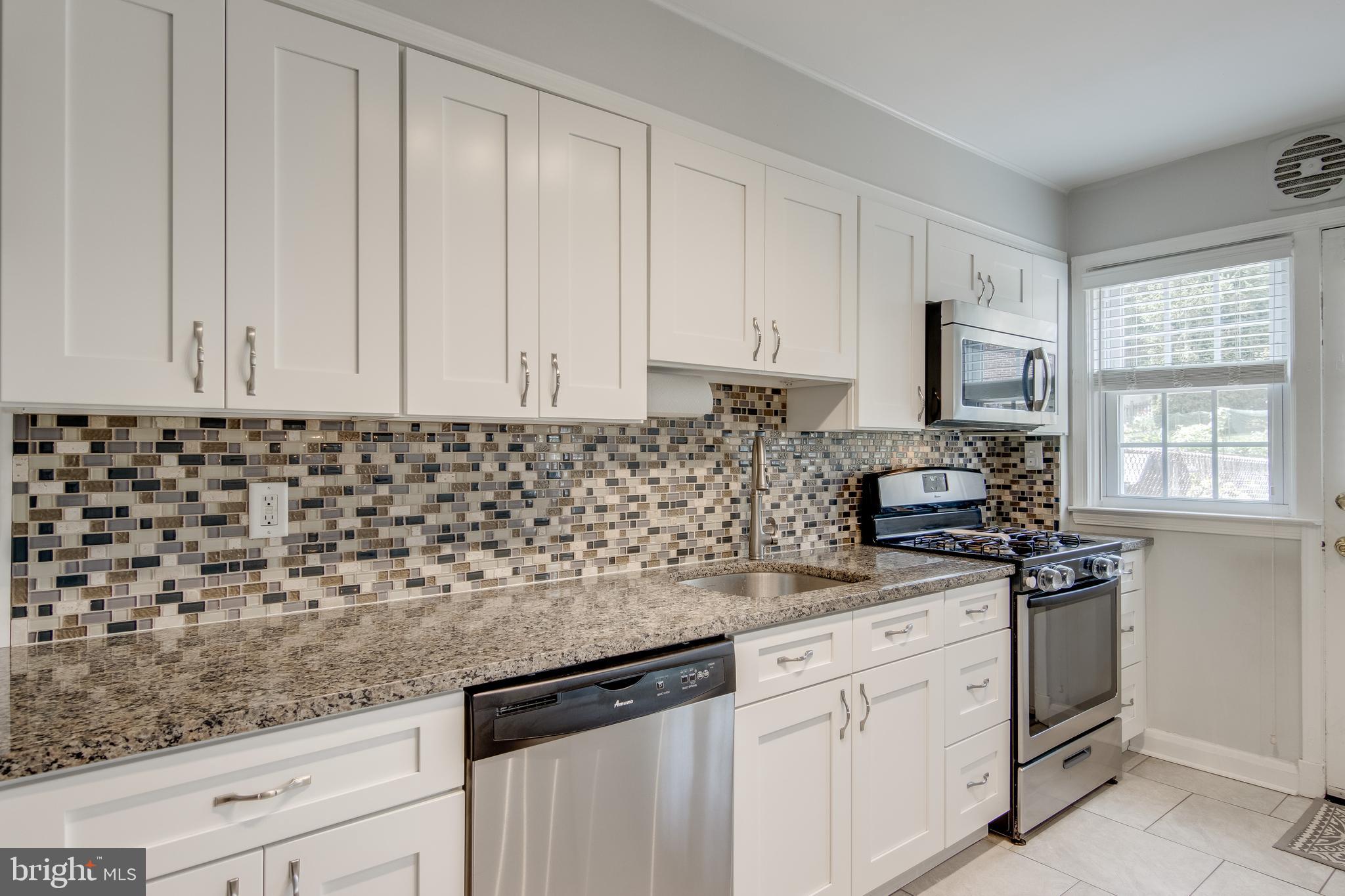 7136 Heathfield Road Baltimore, MD 21212 - Photo 17 of 44 Tiled back splash