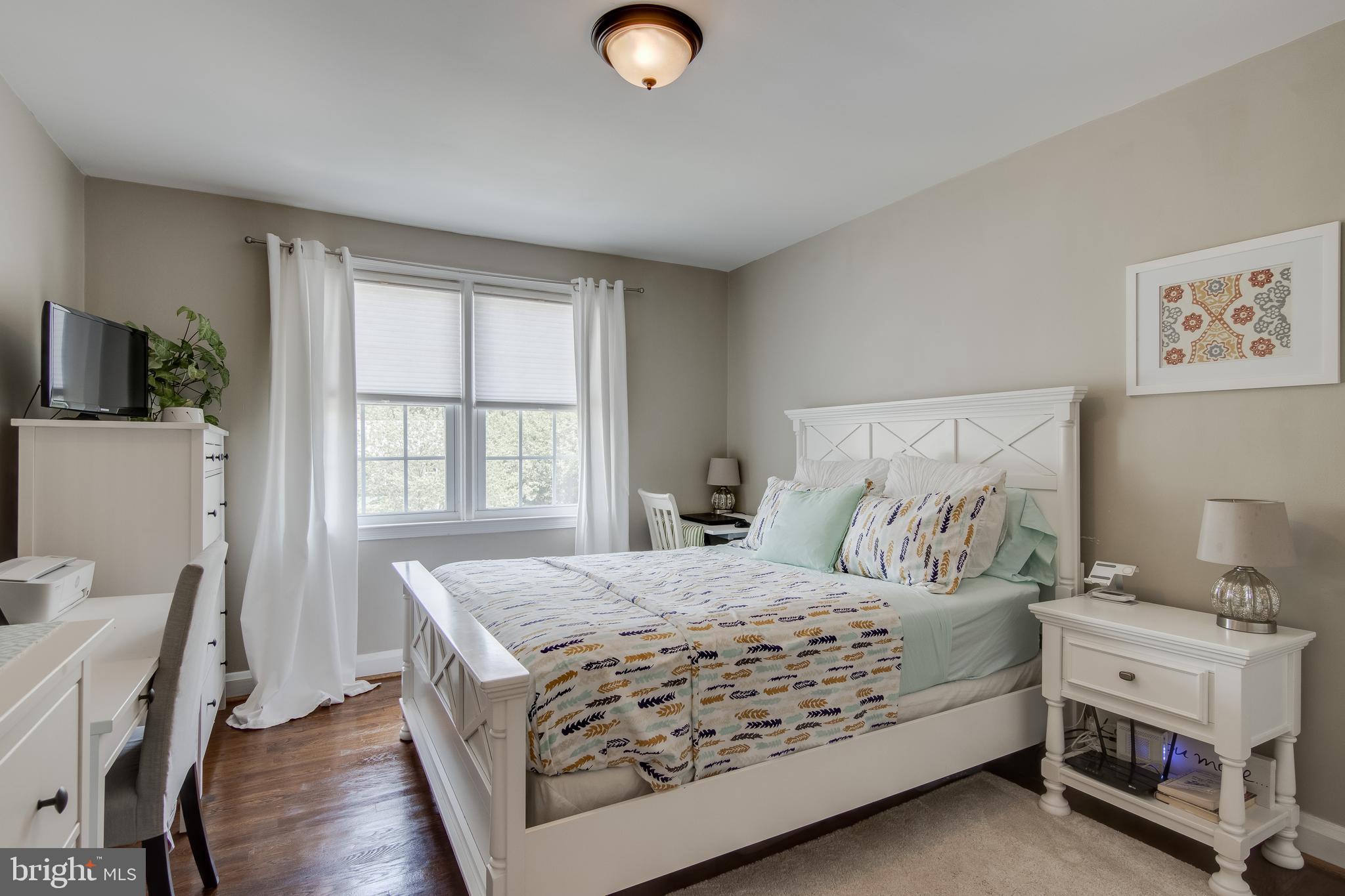 7136 Heathfield Road Baltimore, MD 21212 - Photo 22 of 44 Primary bedroom/ hardwood flooring