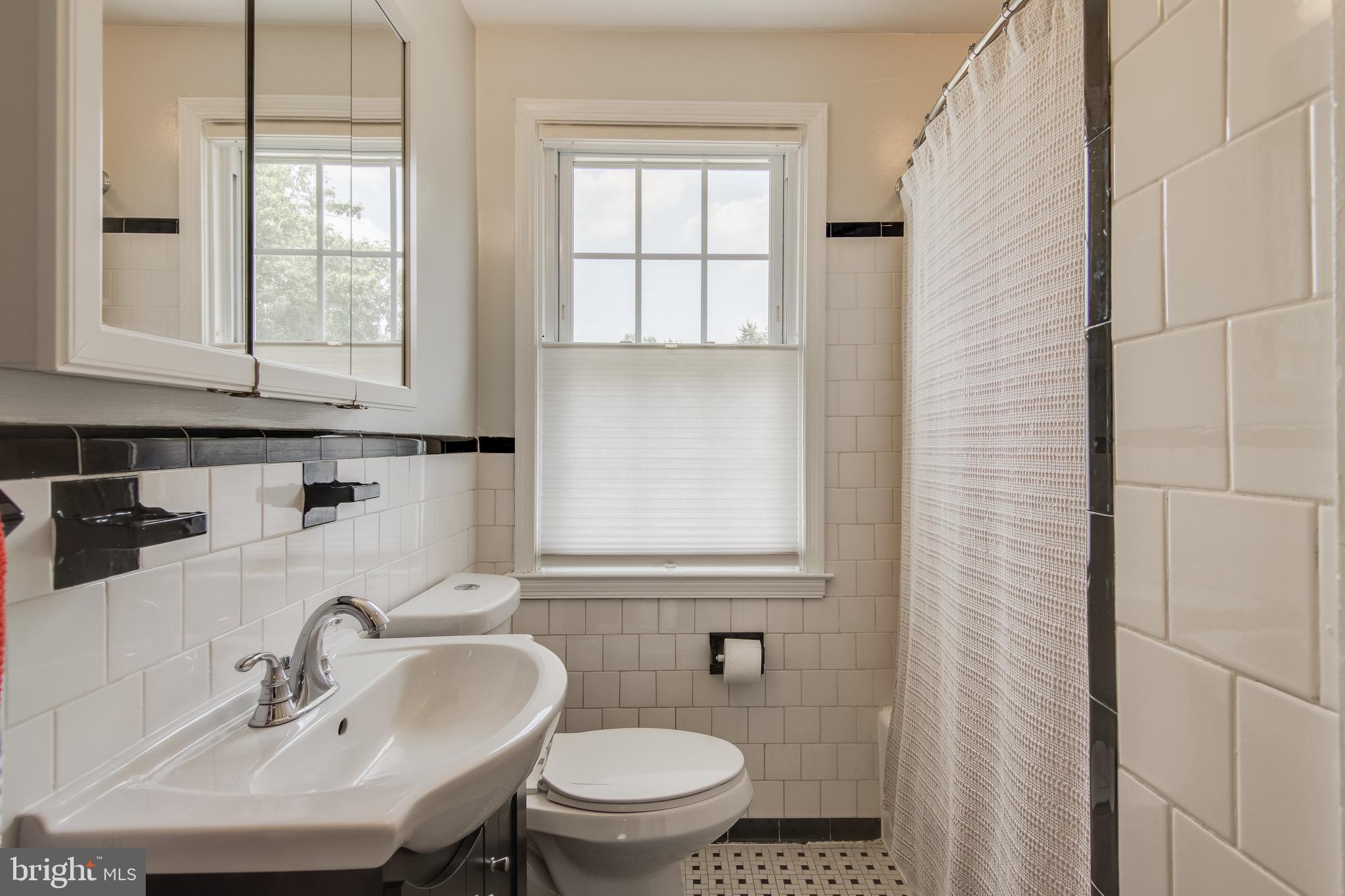7136 Heathfield Road Baltimore, MD 21212 - Photo 29 of 44 Hall full bath