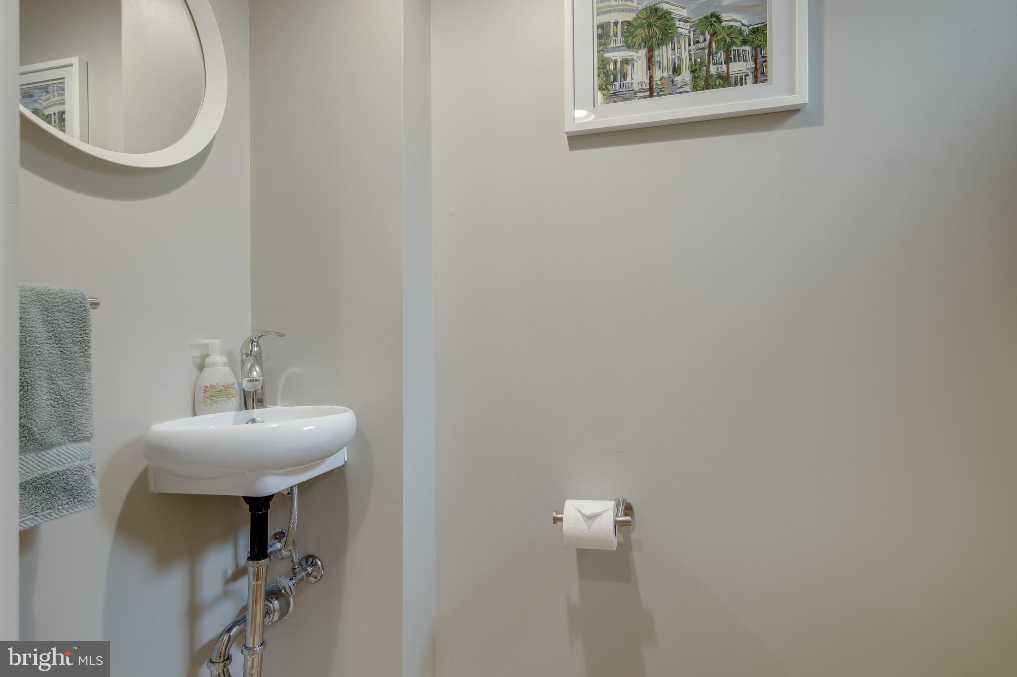 7136 Heathfield Road Baltimore, MD 21212 - Photo 34 of 44 Lower level powder room