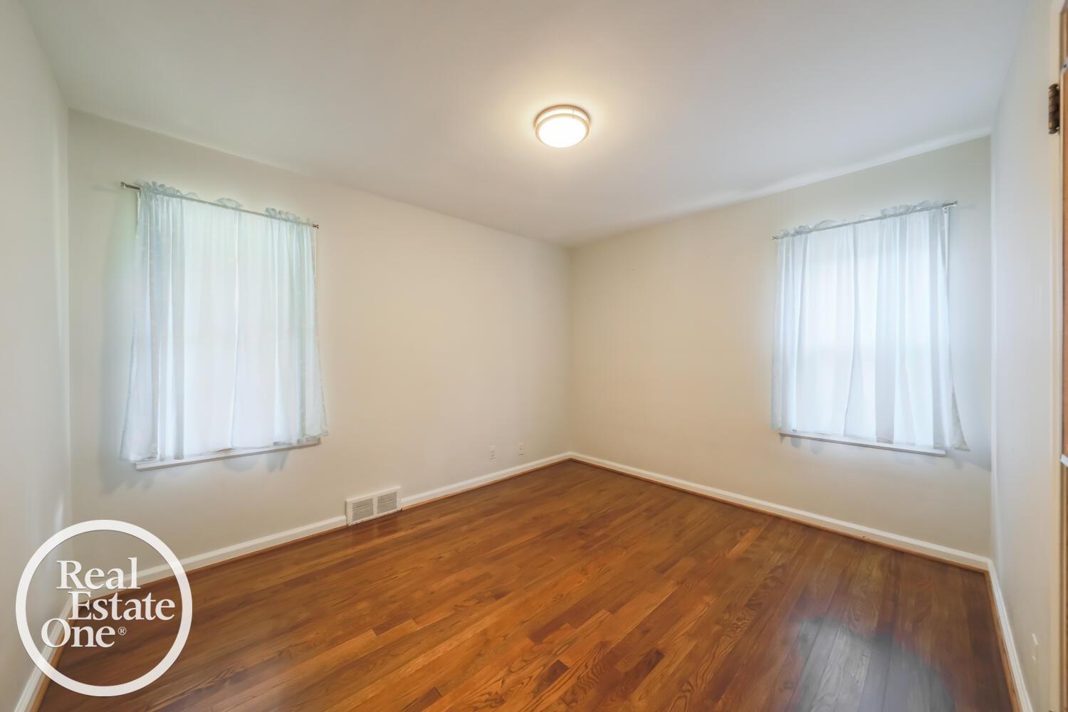 491 Bournemouth Road Grosse Pointe, MI 48236 - Photo 9 of 23 50180163-1229c9c0-3b6c-424a-849b-d58bc1783cc9.JPG
