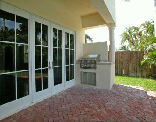 335 Northeast 4th Street Boca Raton, FL 33432 - Photo 14 of 16 a house view with a outdoor space
