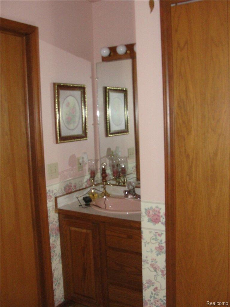8080 Church Road Imlay City, MI 48444 - Photo 16 of 21 master bath-2