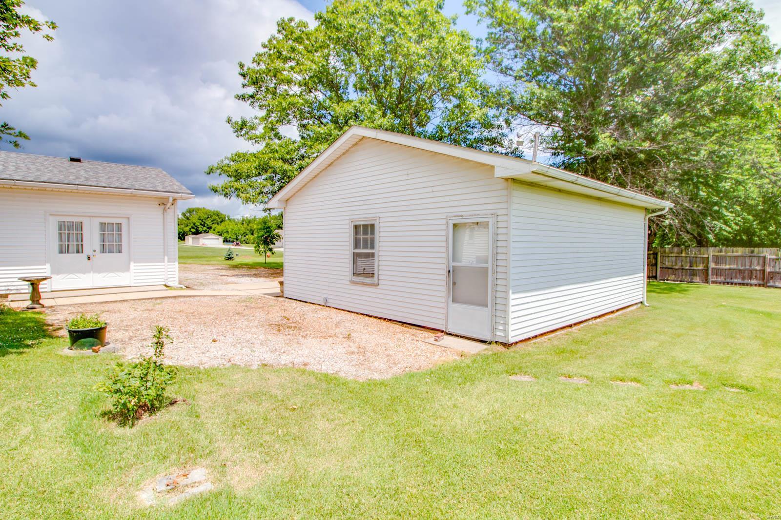 3908 McCoy Road Bethalto, IL 62010 - Photo 10 of 51
