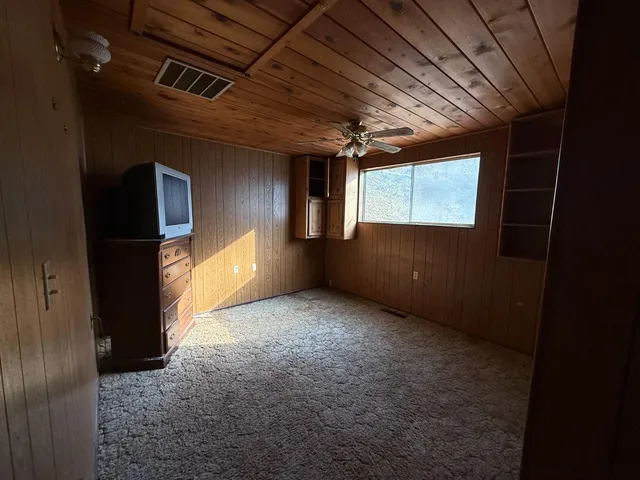 a view of empty room with windows