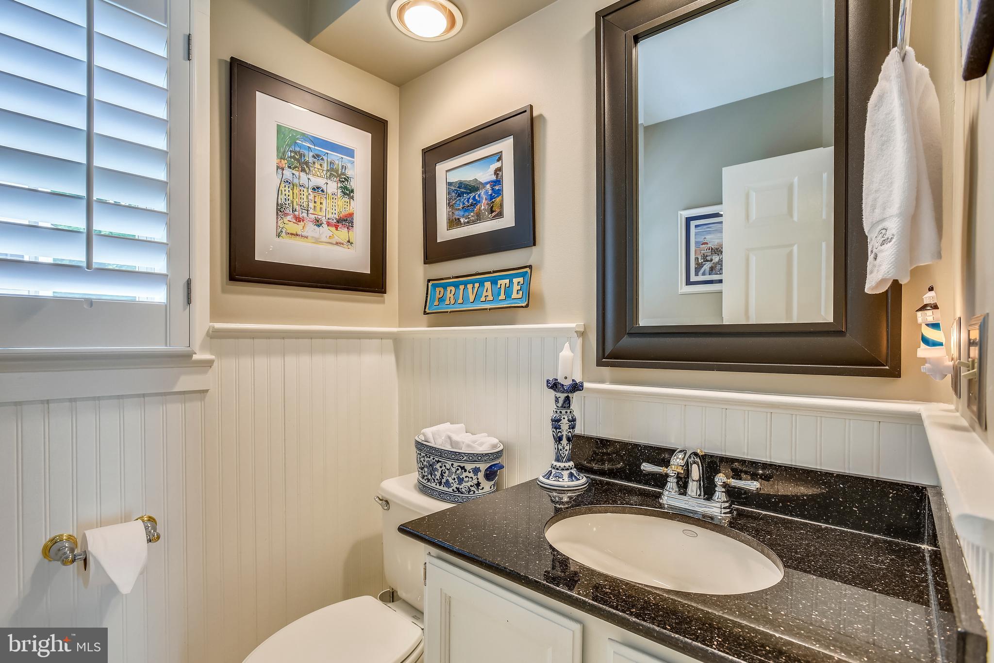 11629 Springhouse Place Reston, VA 20194 - Photo 20 of 68 Main Level Powder Room