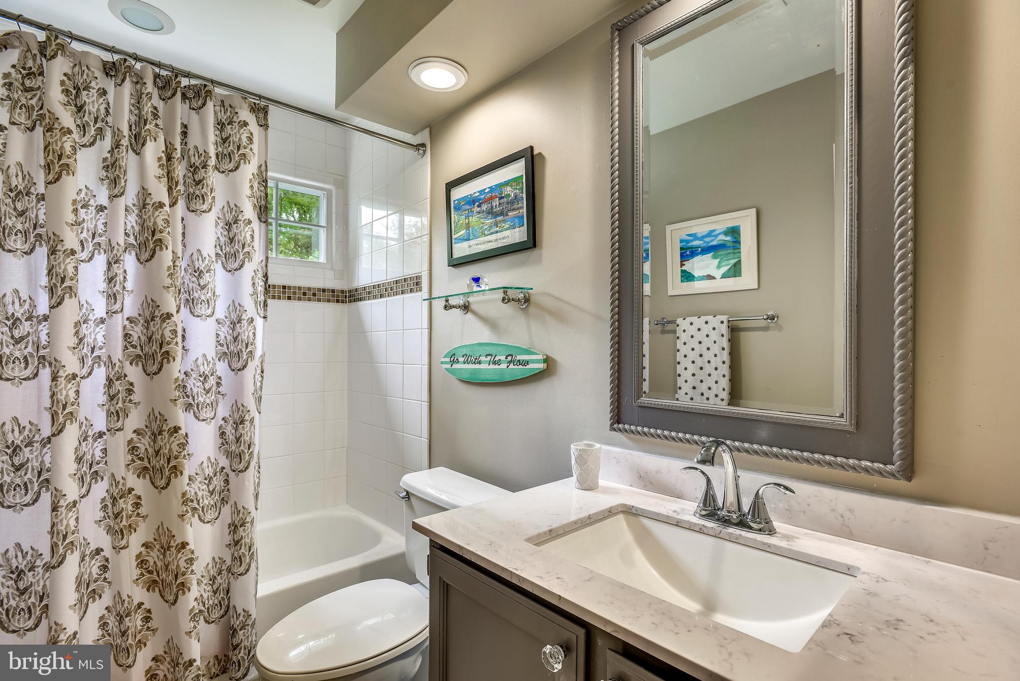 11629 Springhouse Place Reston, VA 20194 - Photo 30 of 68 Upper Level Full Hall Bath