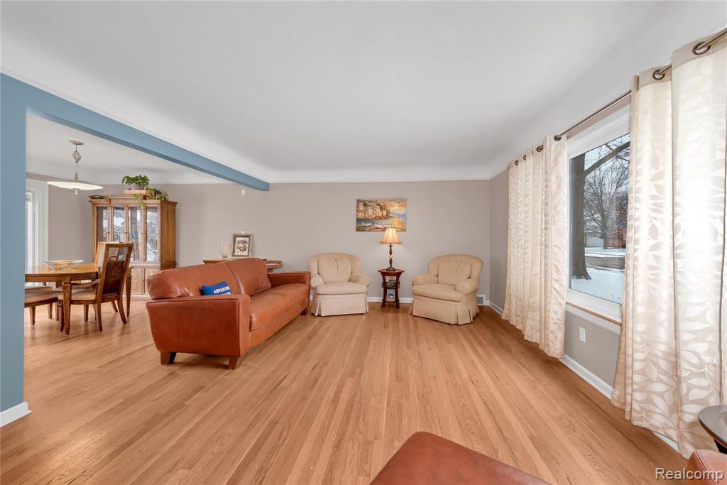 1005 Canterbury Road Grosse Pointe Woods, MI 48236 - Photo 7 of 33