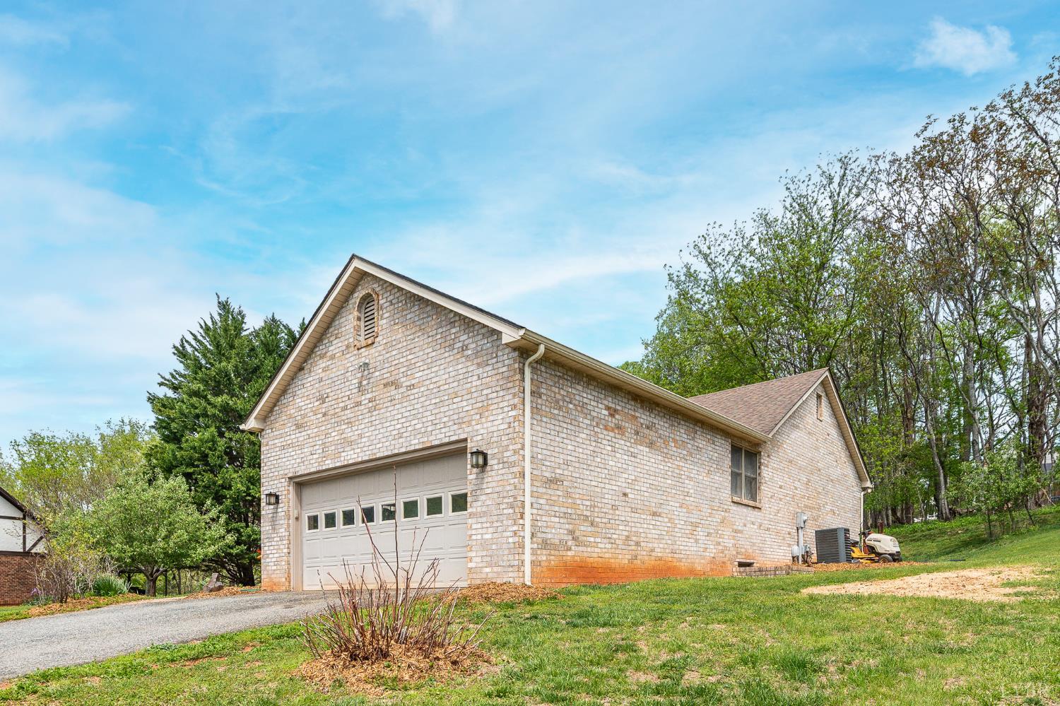 2009 Weatherhill Road Forest, VA 24551 - Photo 46 of 55