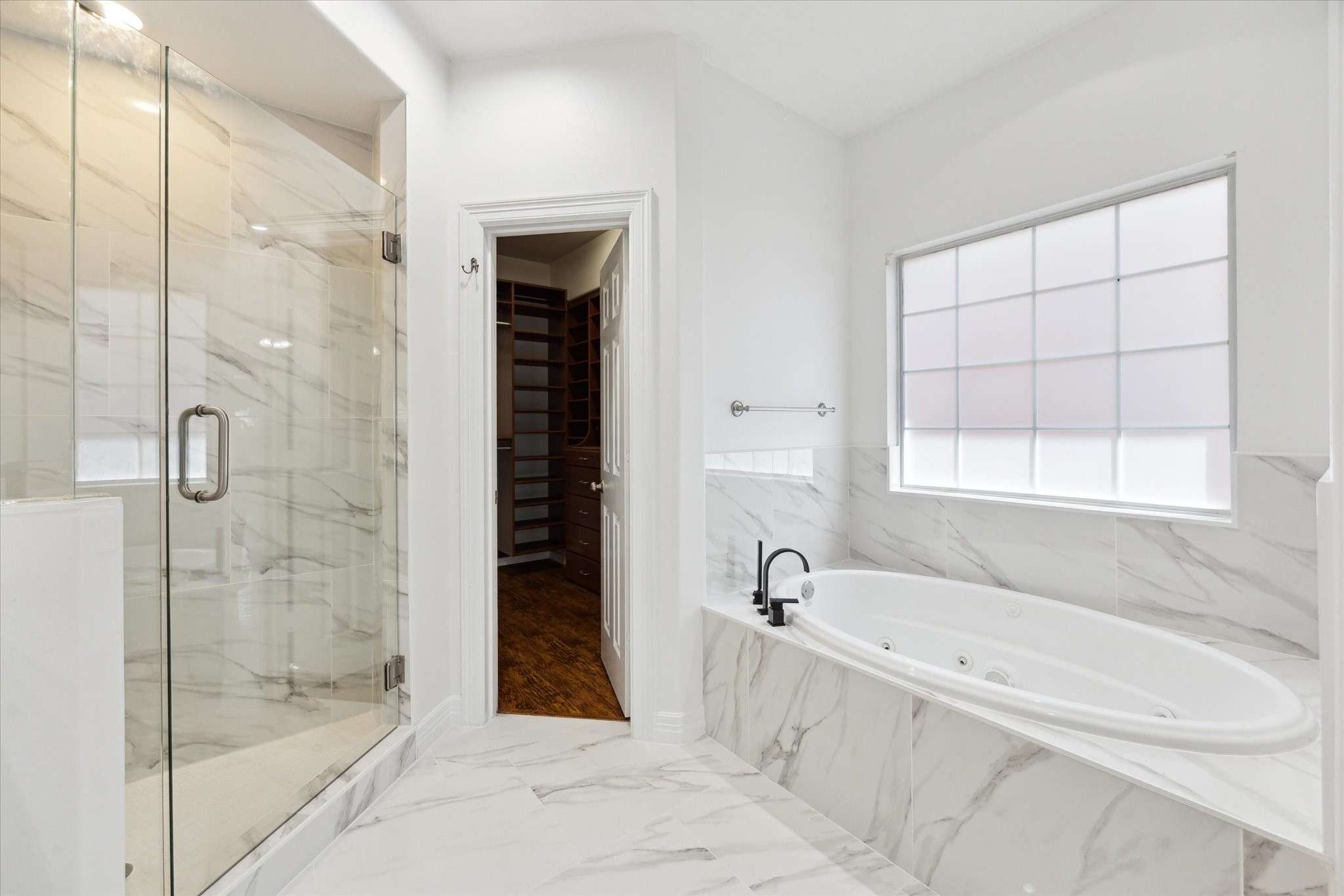 13639 Brookbluff Lane Houston, TX 77077 - Photo 16 of 22 Bathroom also offers a garden soaking tub.