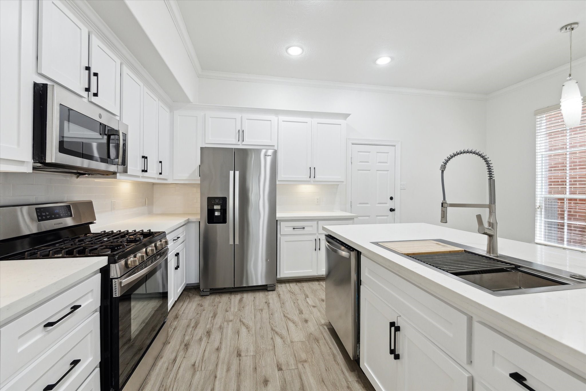 13639 Brookbluff Lane Houston, TX 77077 - Photo 9 of 22 Gas range, Built in microwave, stainless fridge and dishwasher.