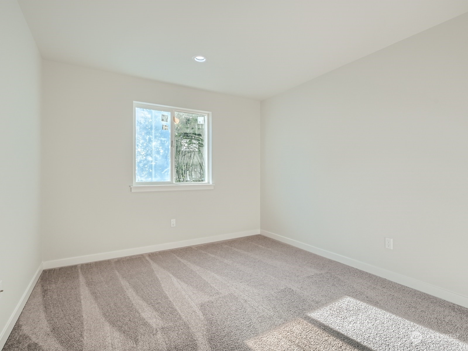 204 Date Avenue Sultan, WA 98294 - Photo 15 of 18 an empty room with a window